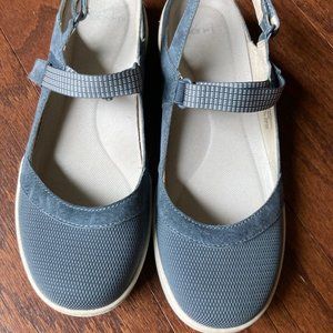 Dansko Women's Raeann Sport Mary Jane Suede Fabric Sneakers size 39 or 8-8.5